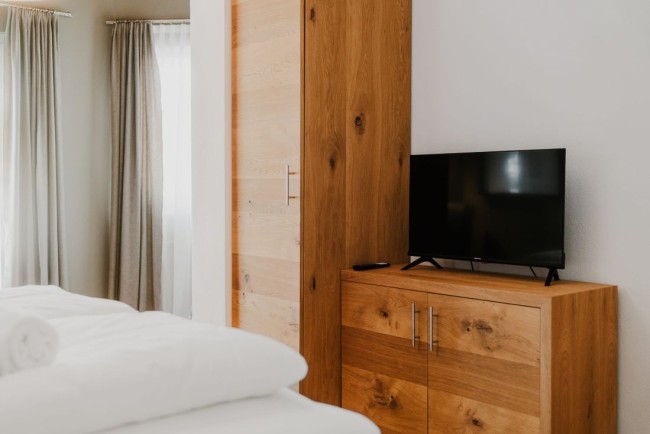 Schlafzimmer mit Flat-TV