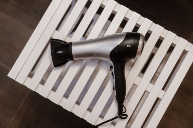 Haarf&ouml;hn im Badezimmer