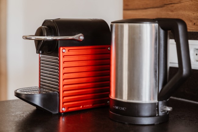 Kaffeemaschine und Wasserkocher