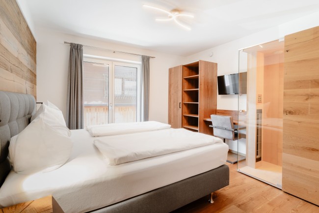 Schlafzimmer mit Infrarotkabine