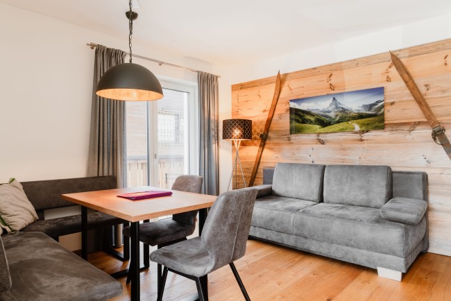 Wohnzimmer mit Balkon